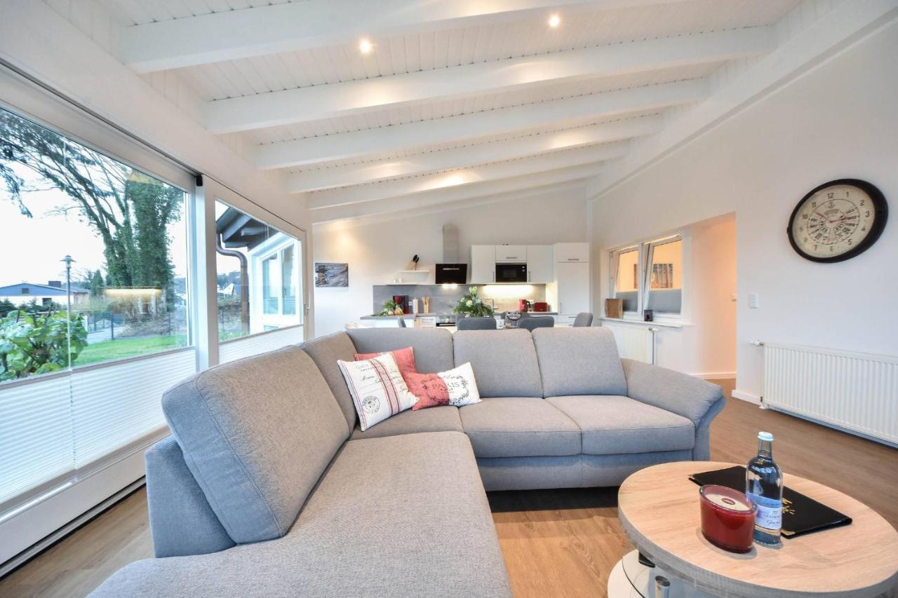Ferienhaus Wiesenblick ゼーバート・ヘリングスドルフ エクステリア 写真